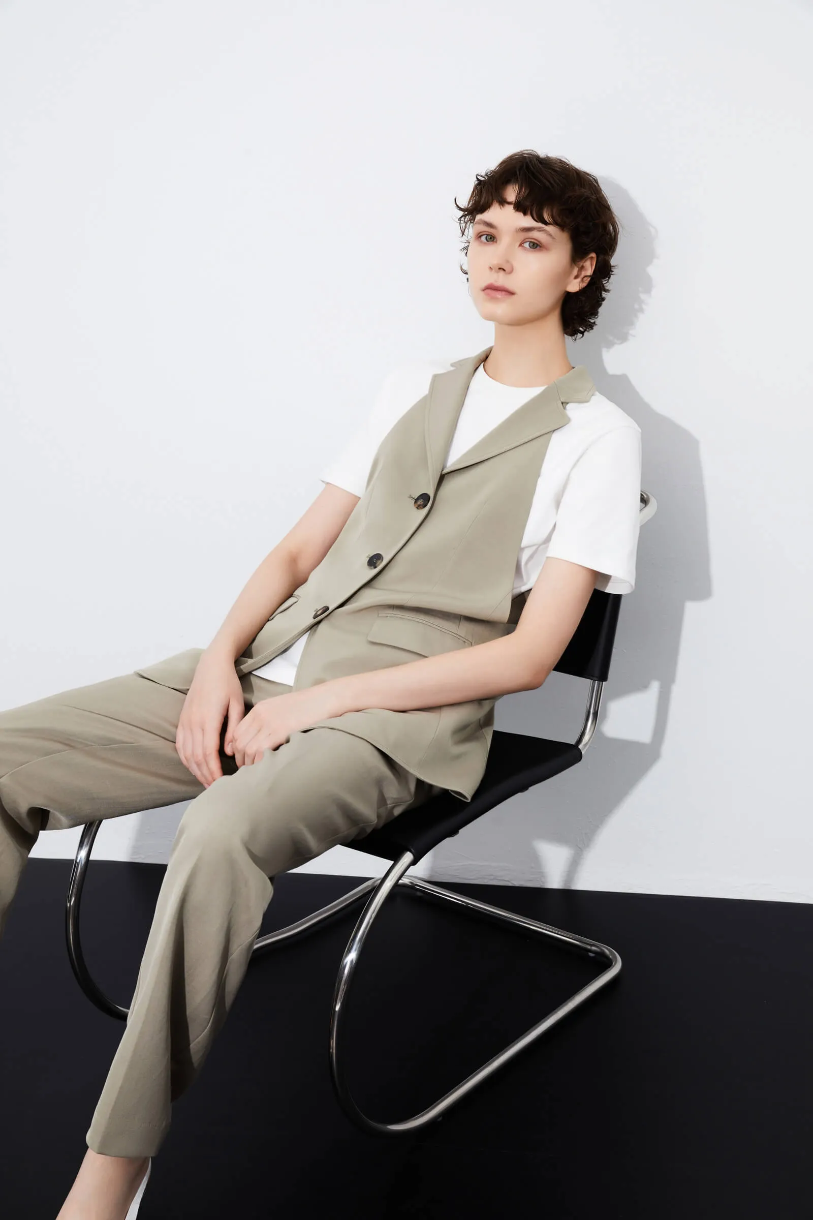 LILY Comfortable Basic Round Neck T-shirt