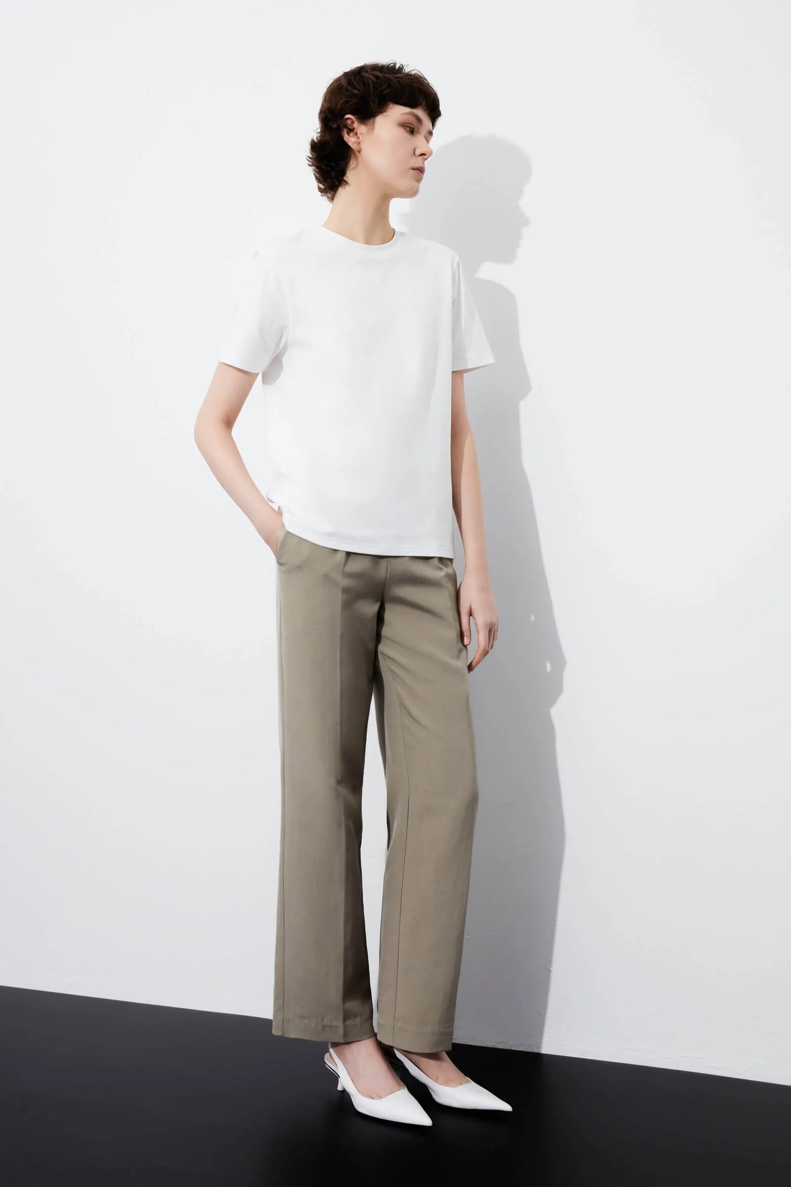 LILY Comfortable Basic Round Neck T-shirt