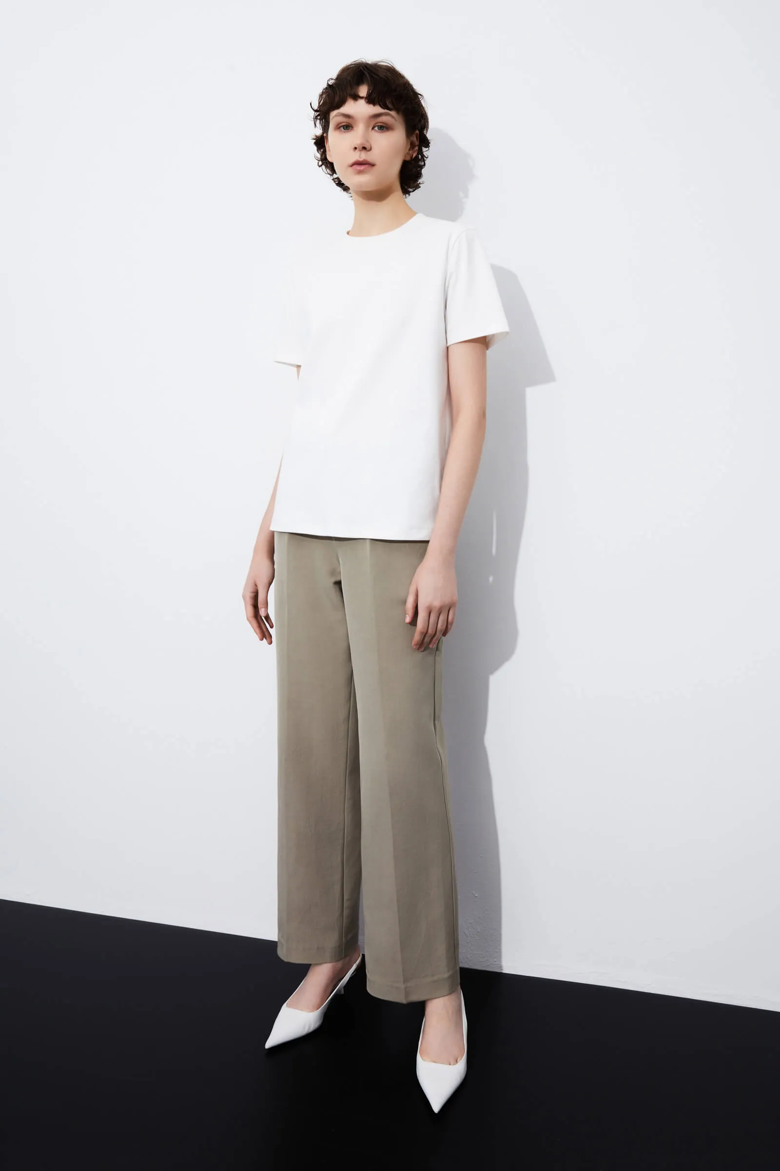 LILY Comfortable Basic Round Neck T-shirt