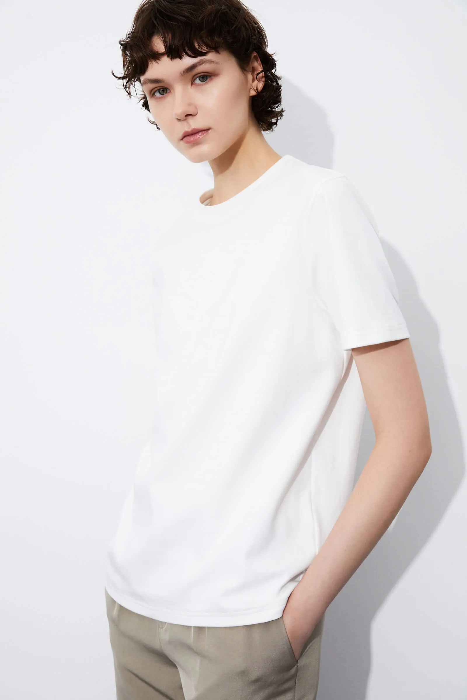 LILY Comfortable Basic Round Neck T-shirt