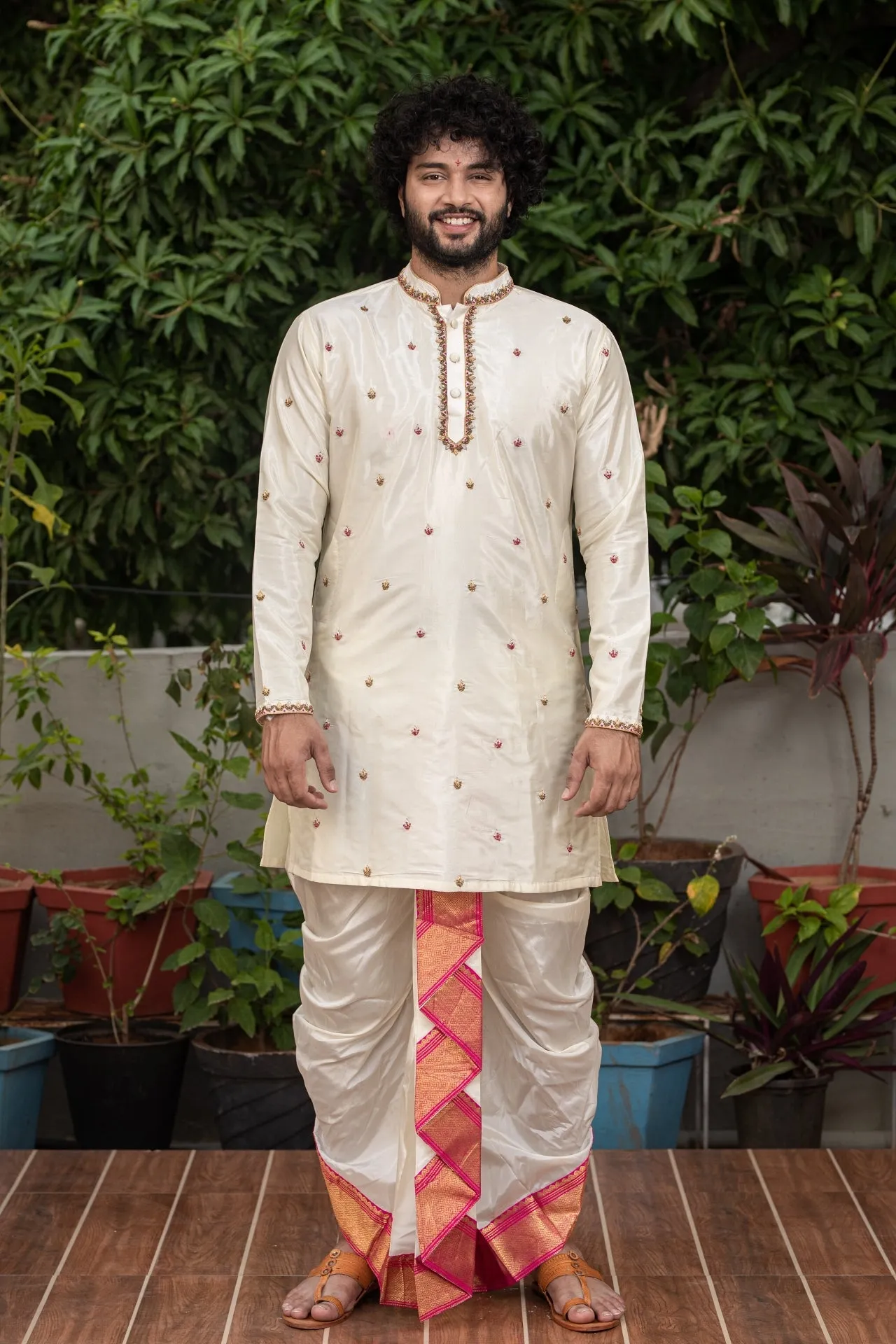 Men's Hand Embroidered Pattu Set - Hilo Design