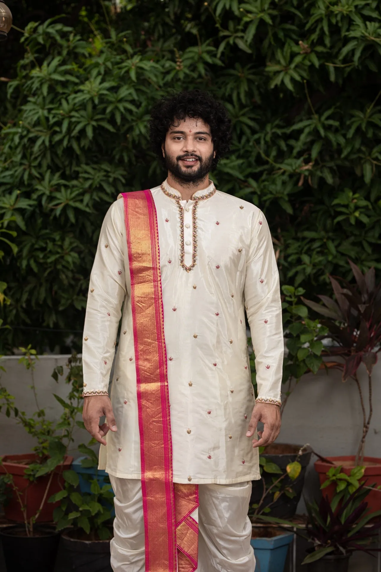 Men's Hand Embroidered Pattu Set - Hilo Design