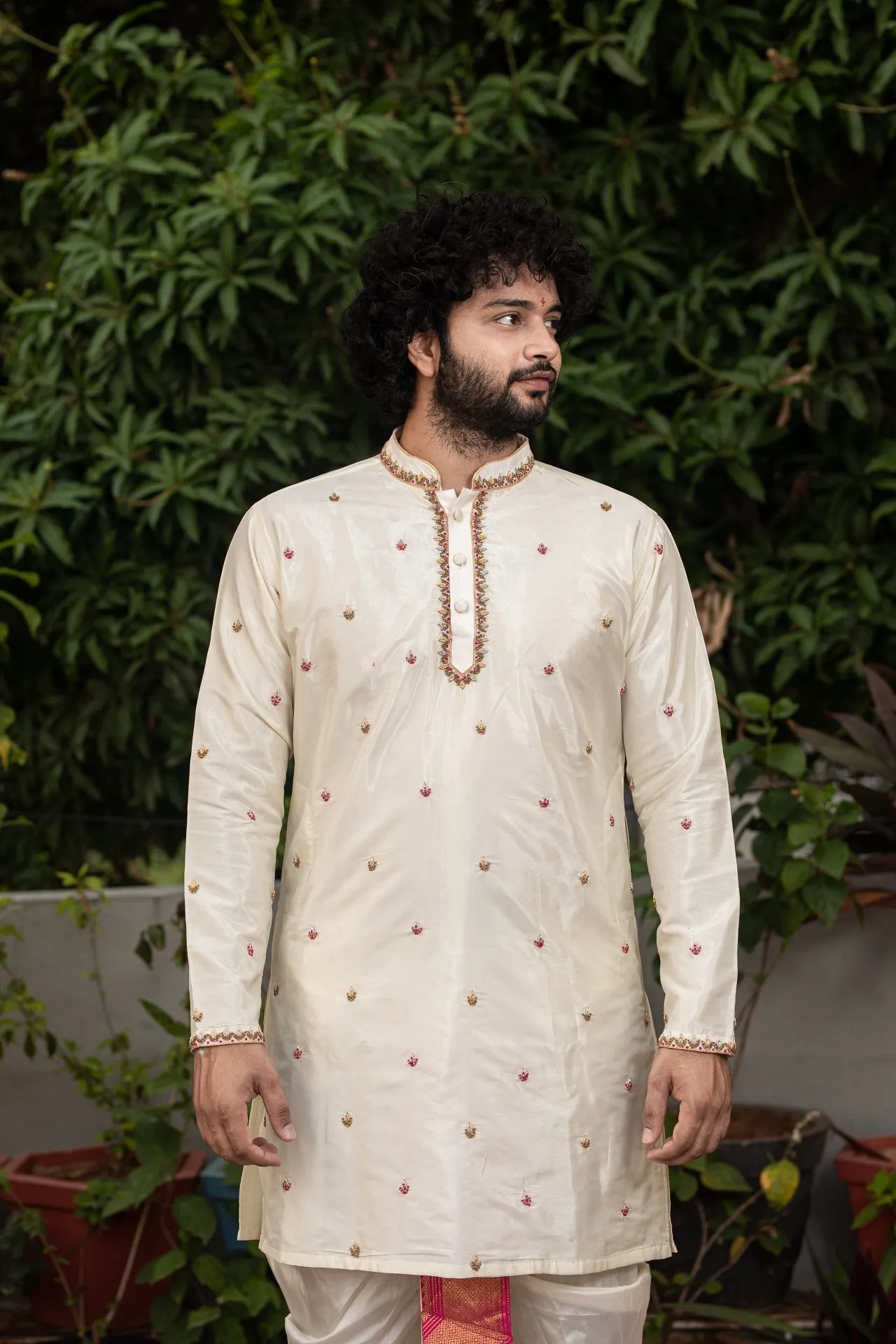 Men's Hand Embroidered Pattu Set - Hilo Design