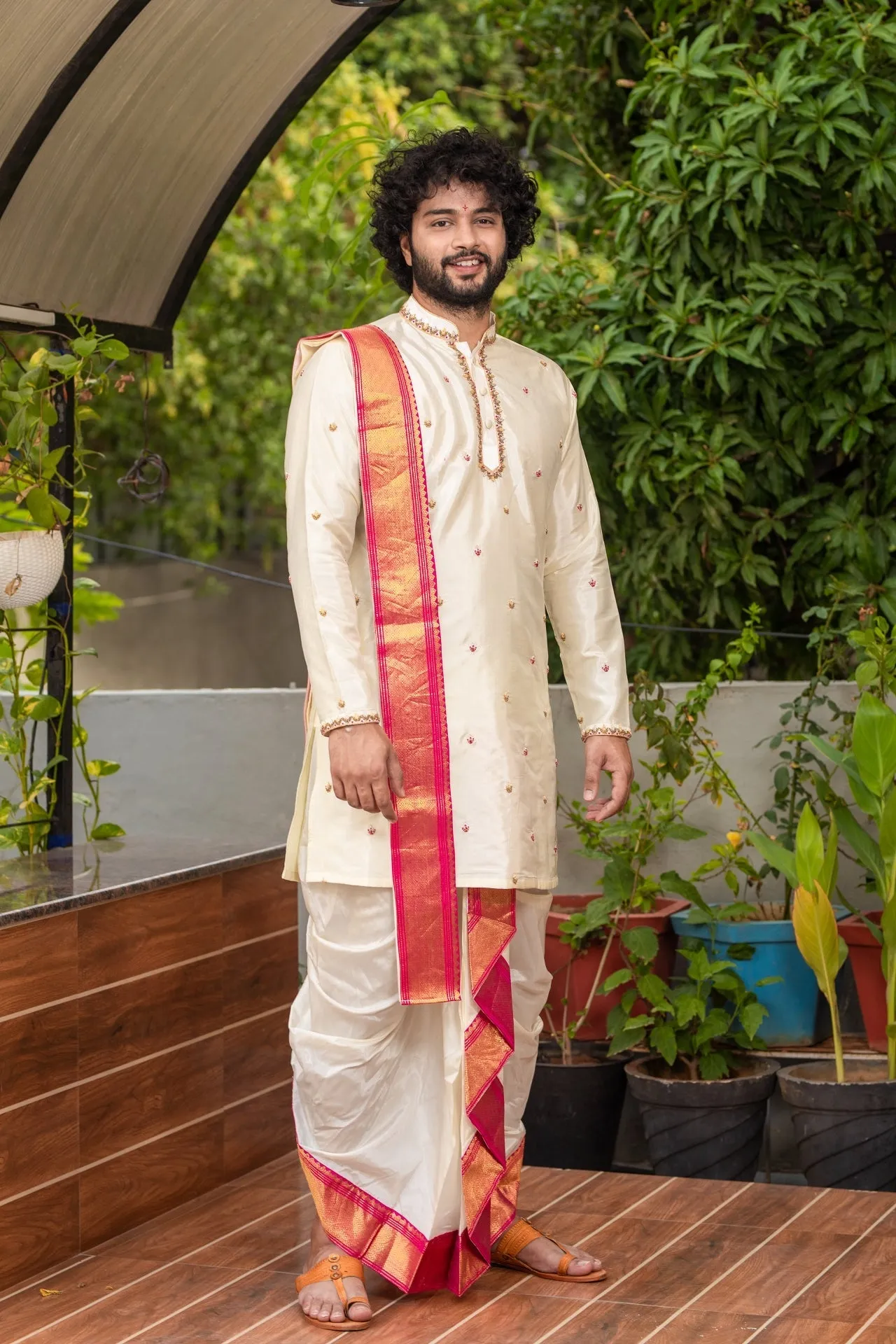 Men's Hand Embroidered Pattu Set - Hilo Design