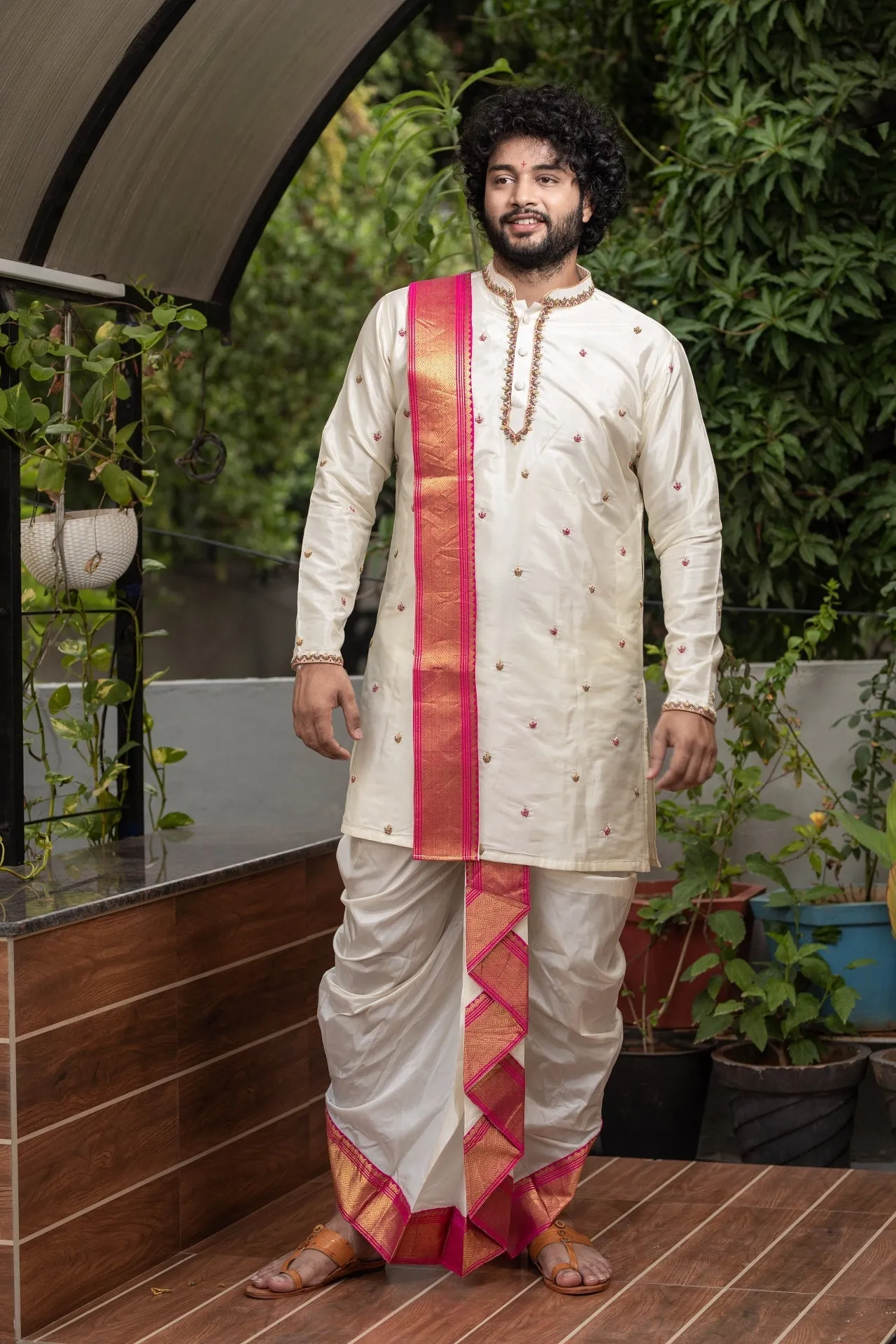 Men's Hand Embroidered Pattu Set - Hilo Design