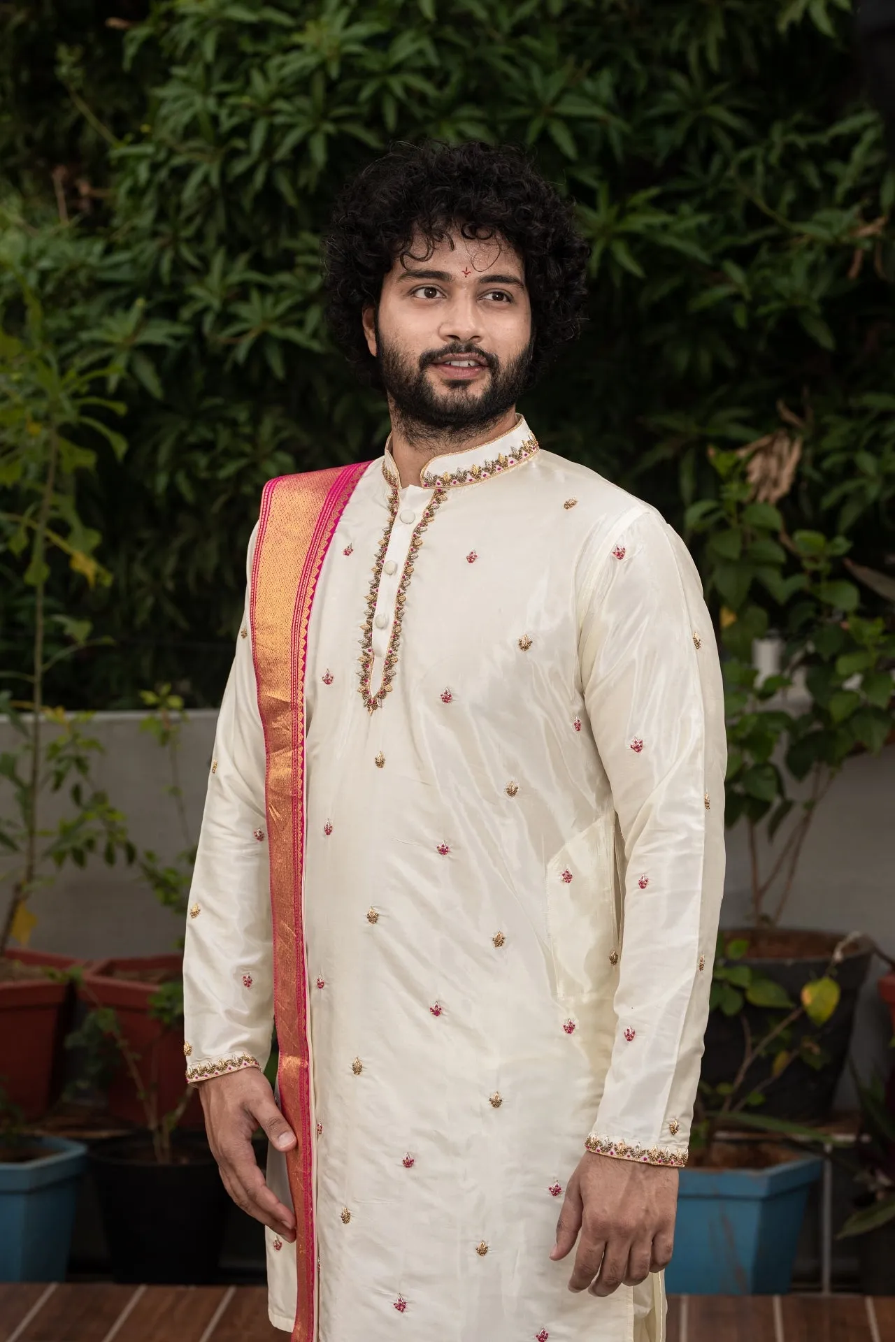 Men's Hand Embroidered Pattu Set - Hilo Design
