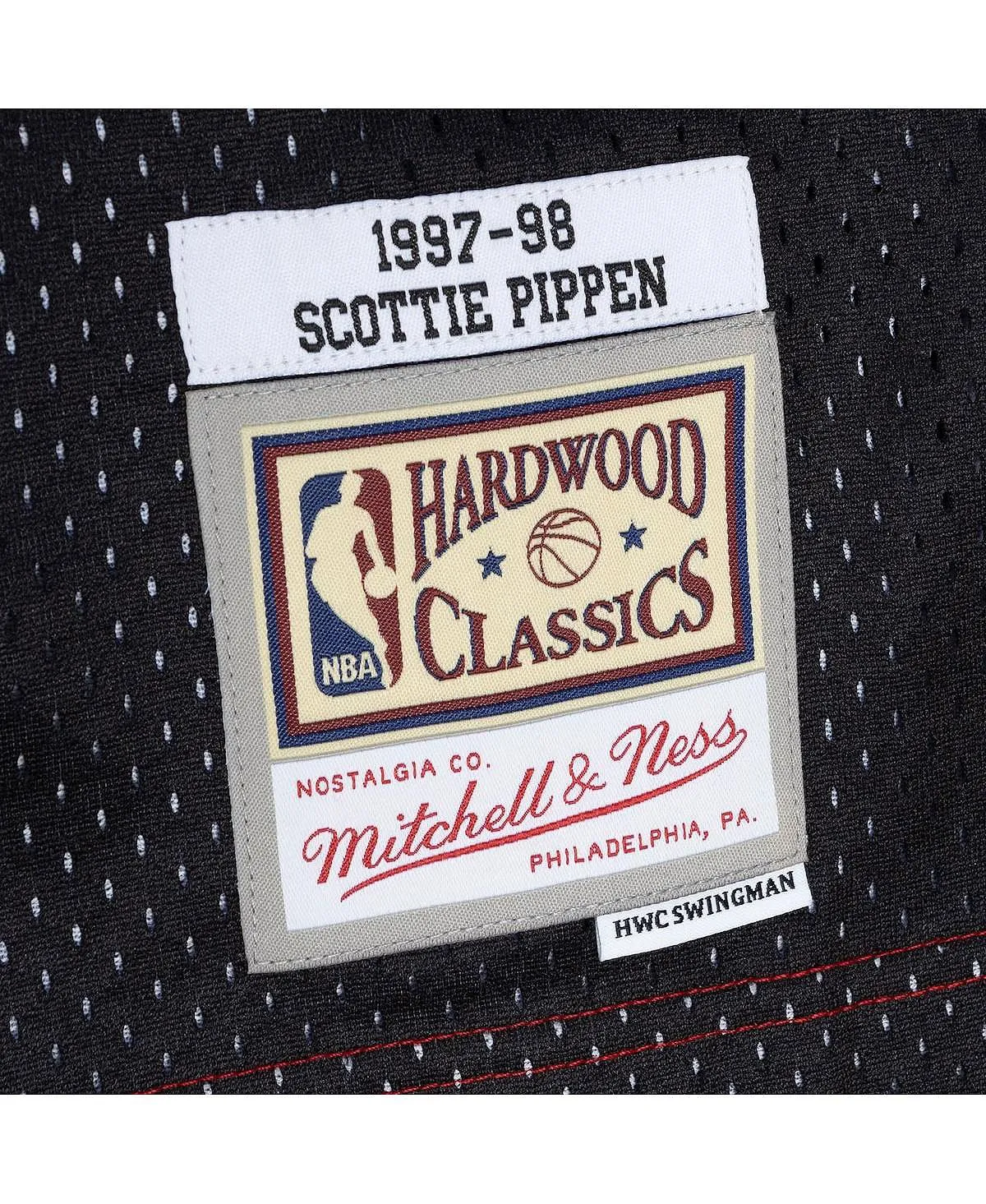 Men's t-shirt scottie pippen red, black chicago bulls hardwood classics 1997-98 split swingman jersey Mitchell & Ness, multi